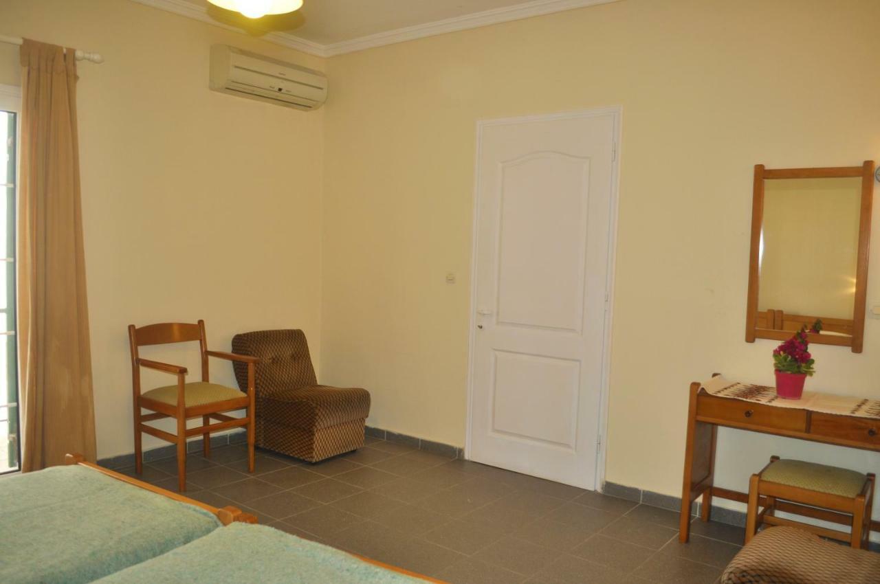 Holiday Studio Apartments Yannis On Agios Gordios Beach In Corfu Exterior photo